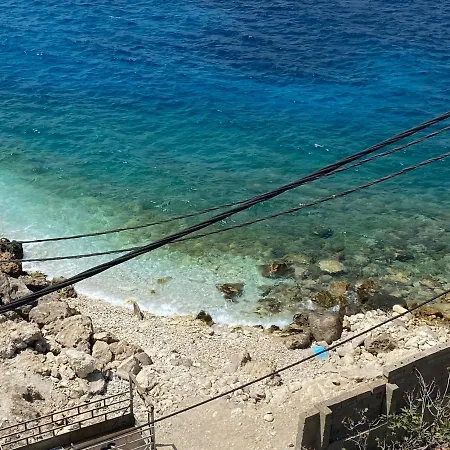 Dolphin מלון דירות 3*