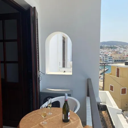 מלון דירות Dolphin 3*