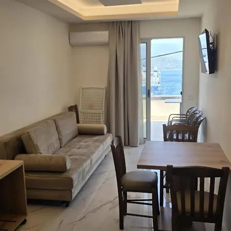 Dolphin מלון דירות 3*