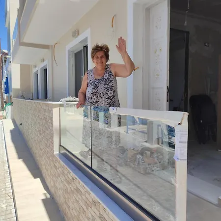 מלון דירות Dolphin 3*