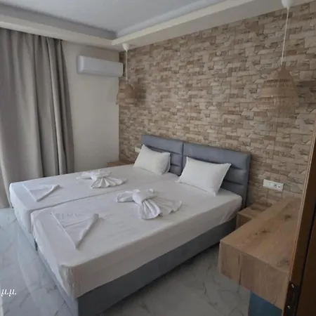 Dolphin מלון דירות 3*